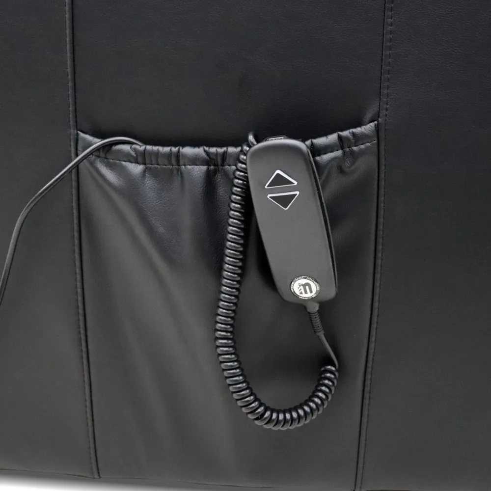 Telecomanda cu două butoane a fotoliului electric, în buzunarul lateral